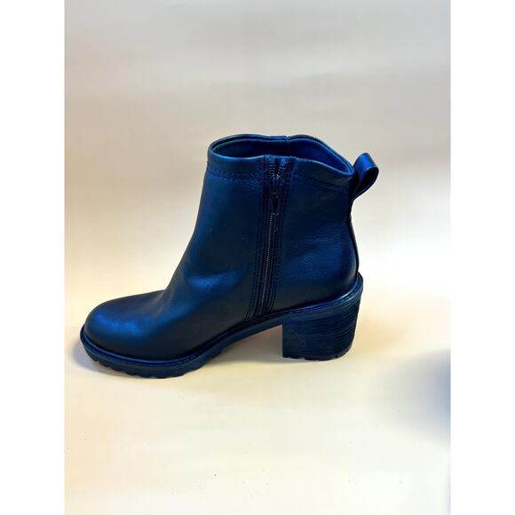 Zodiac Greyson Lug-Sole Bootie Boots Faux Leather Black Women's Size 7 US 37 EUR - Picture 3 of 7